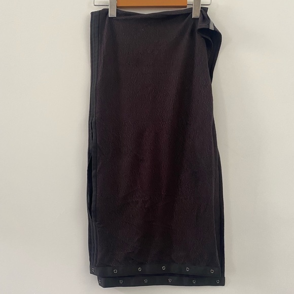 Lululemon Vinyasa Scarf - slight red/purple tint to it - Picture 4 of 6